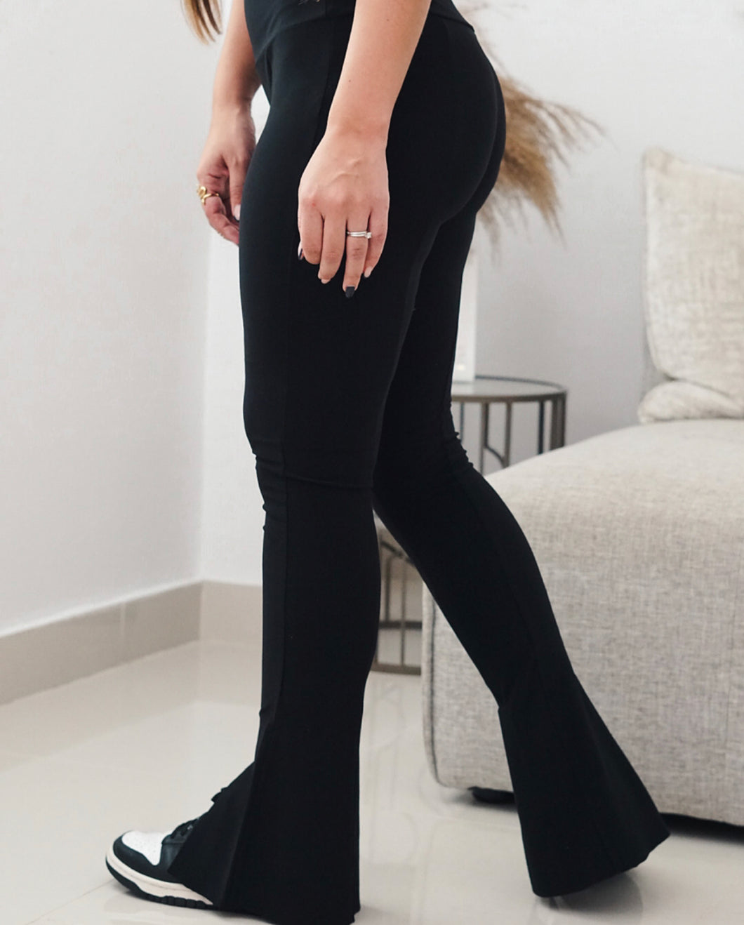 Basic black spandex pants – Phe Boutique